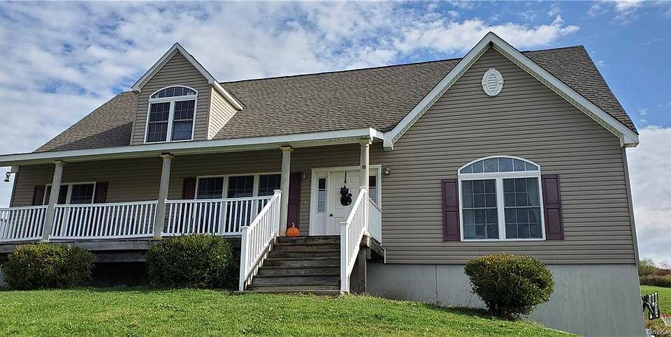 1st image of 18 Vineyard Ln