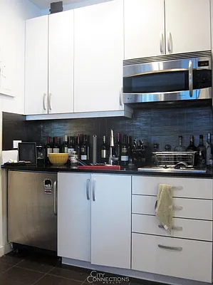 Rented by City Connections Realty | media 18