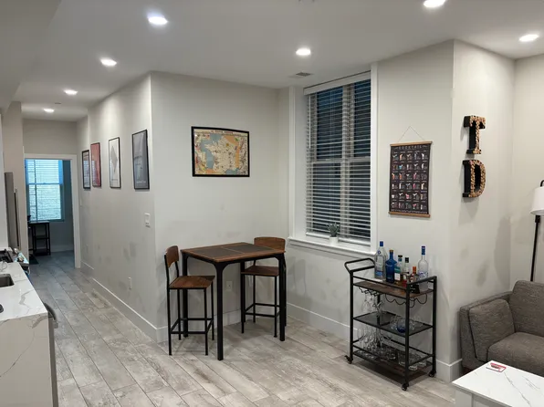 2556 University Pl NW #2, Washington, DC 20009