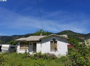 1043 Seeley St, Myrtle Creek, OR 97457