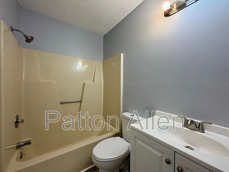 2406 Abbey Cir — Photo 24