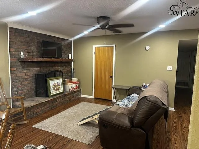 1902 Eden Ln — Photo 3