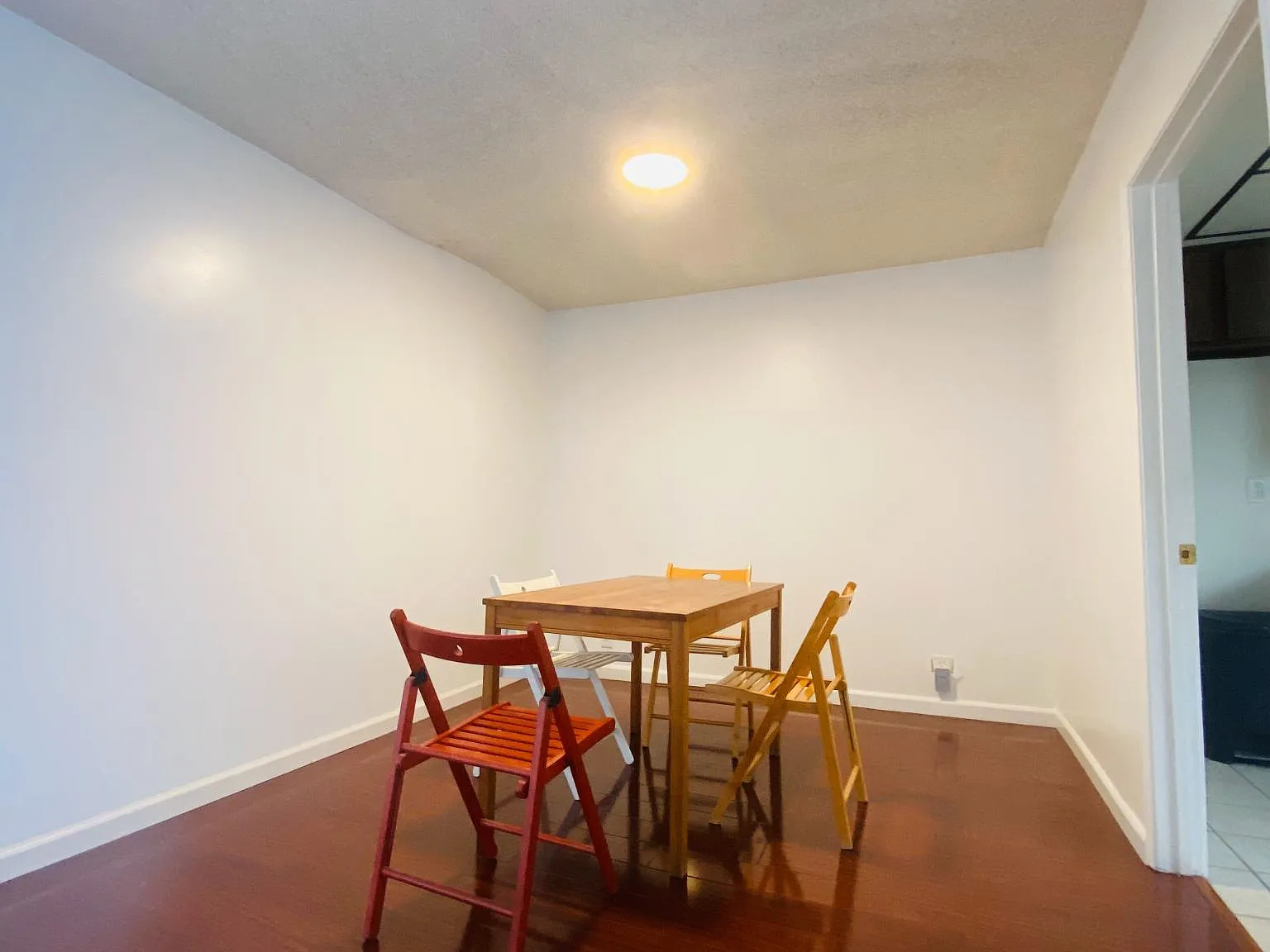 927 W College St — Photo 3