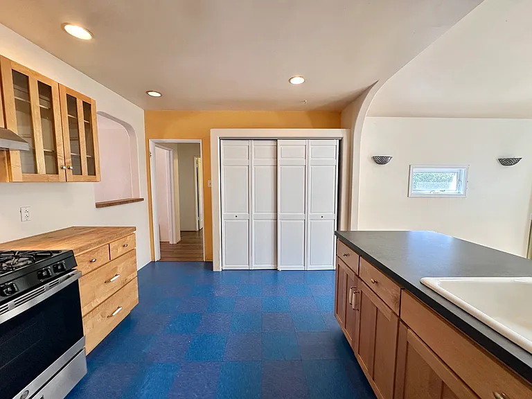 11 Hillview Ave — Photo 6