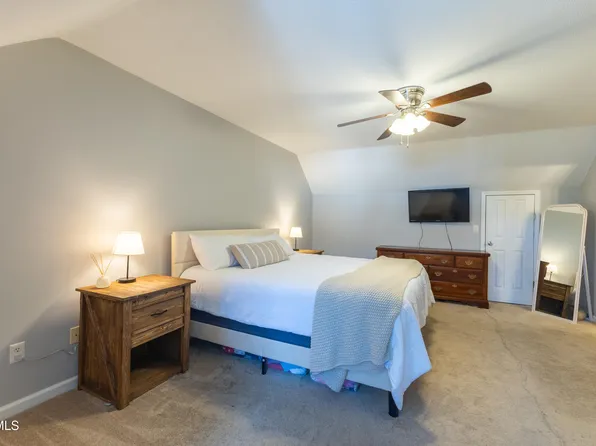 400 Hallbrook Dr #17, Johnson City, TN 37615