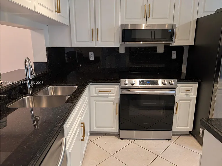 7903 NW 7th Ct #7903 — Photo 3