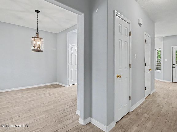 3rd image of 14085 Remington Dr