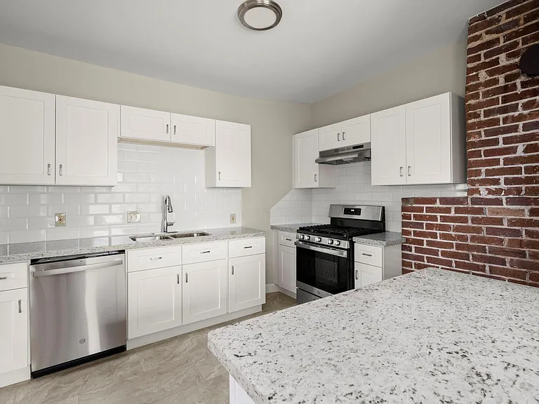 5001 McKinney St — Photo 12