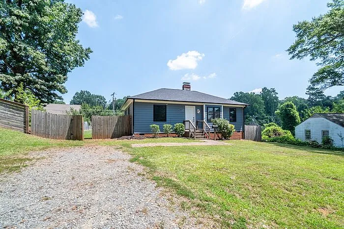 2520 Brentwood Pl — Photo 3