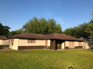 1105 S 15th St, Nederland, TX 77627