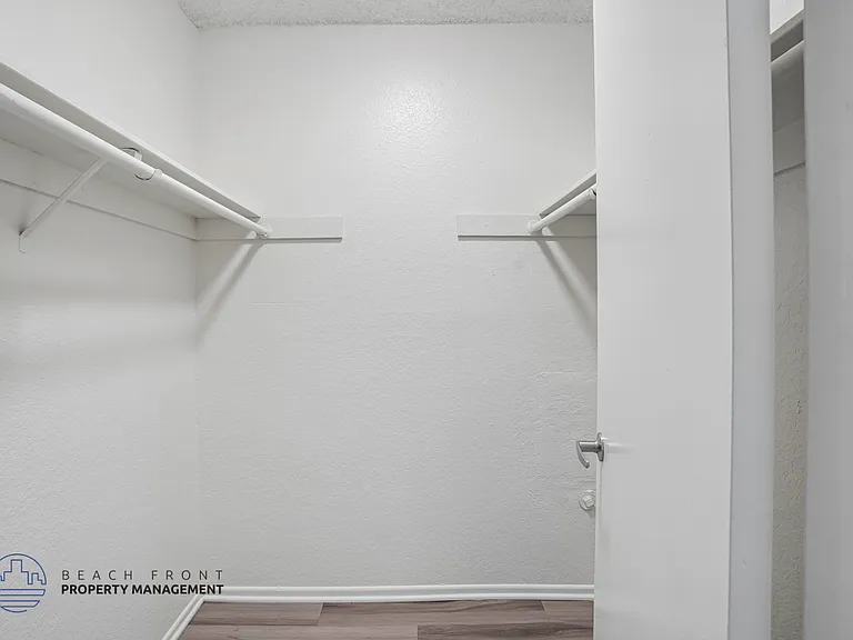 Rollingwood Apartments — Photo 38