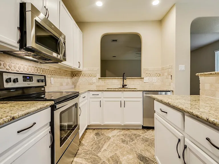 2202 Ezra Ct — Photo 12