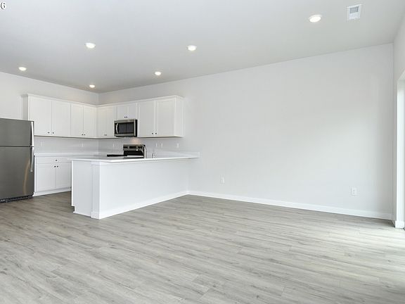 4th image of 1342 NE Clark Ave