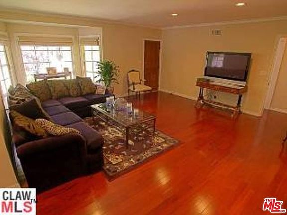 4th image of 827 N Clybourn Ave