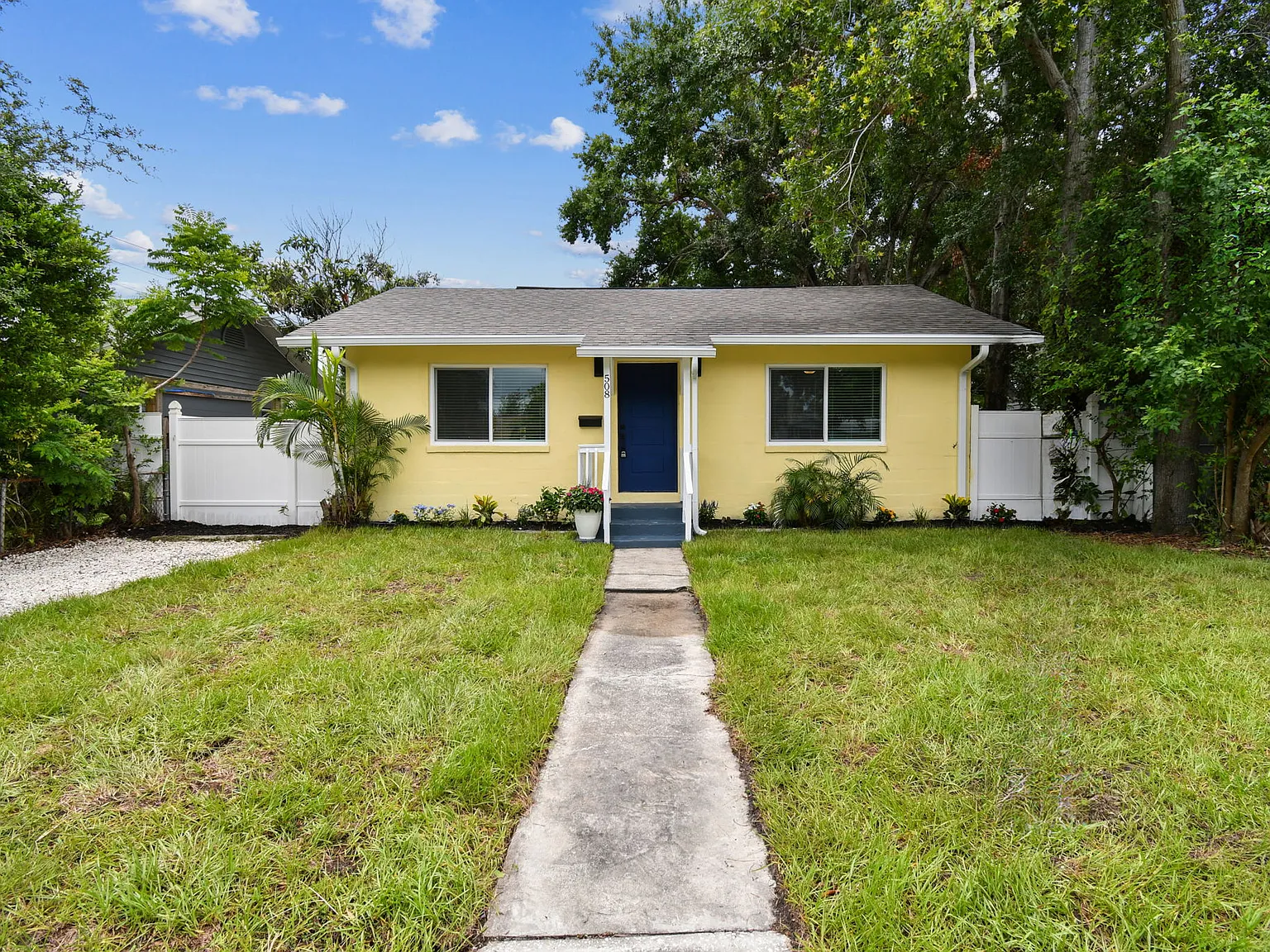 2 bed, 876 sqft, $3,000 — Photo 1