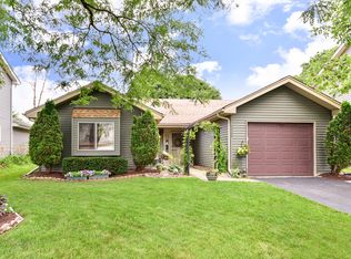 1724 Cumberland Rd, Aurora, IL 60504