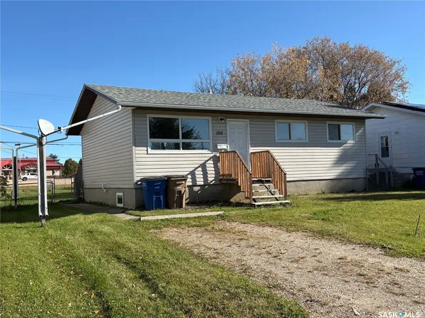 205 6th Avenue N, Big River, SK S0J 0E0