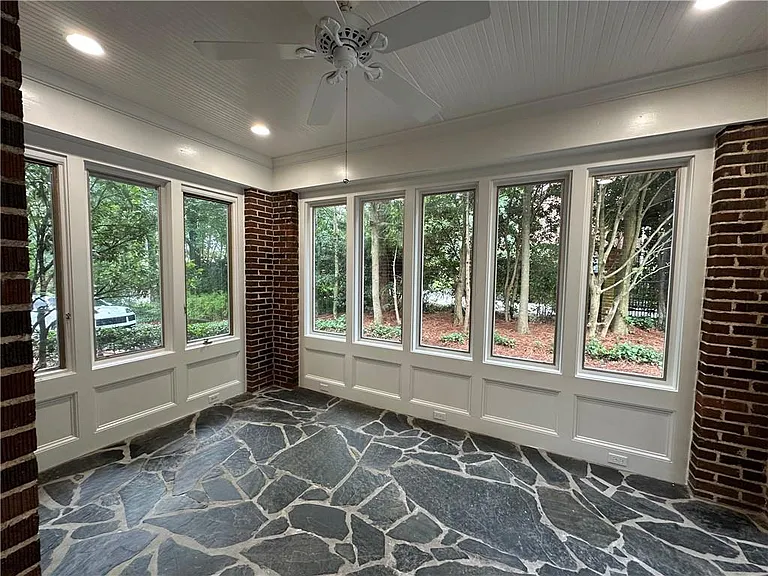 935 Stovall Blvd NE — Photo 8