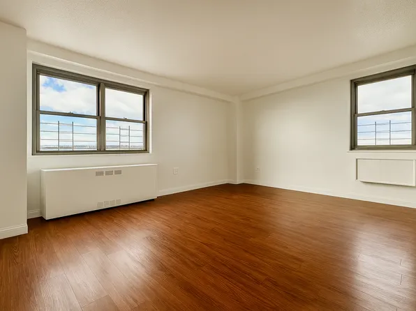 880 Boynton Avenue image 4 of 15