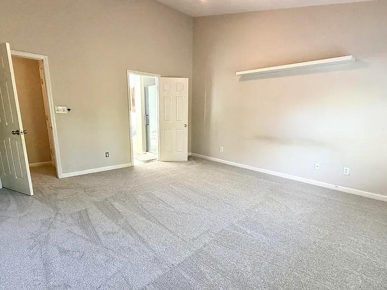 520 Skyview Ln — Photo 4