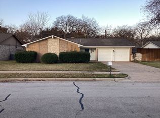2006 Victoria Dr, Arlington, TX 76012