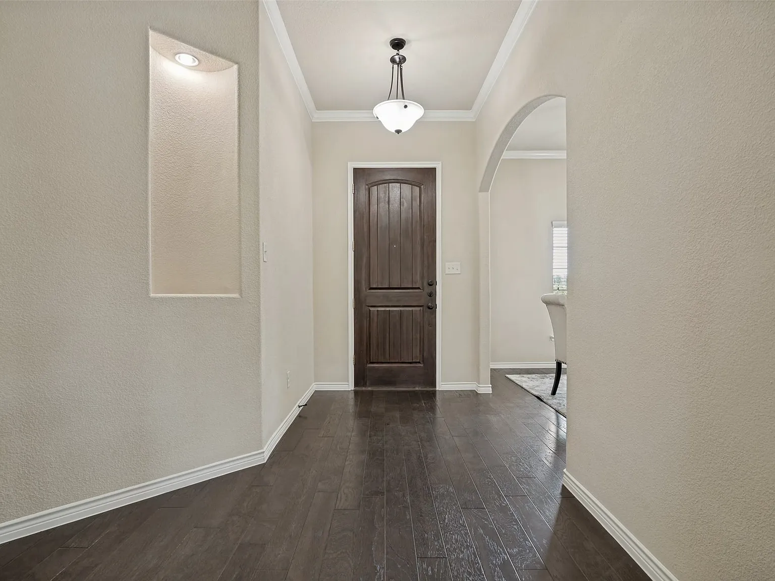 4 bed, 2.0 bath, 2303 sqft, $2,400 — Photo 4