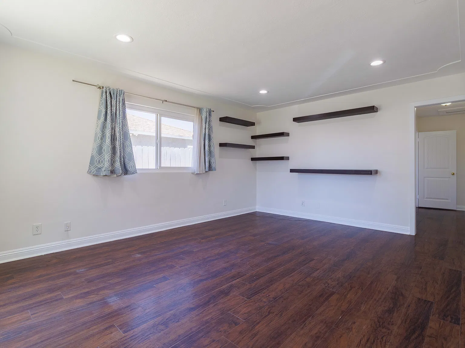 268 E 45th St — Photo 2