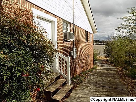 5th image of 130 Lakeshore Dr