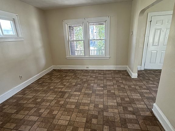 4th image of 13601 Eaglesmere Ave