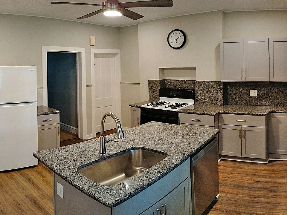 Fantastic newly-remodeled kitchen!