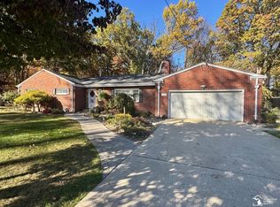 1138 Mapleway Dr, Temperance, MI 48182