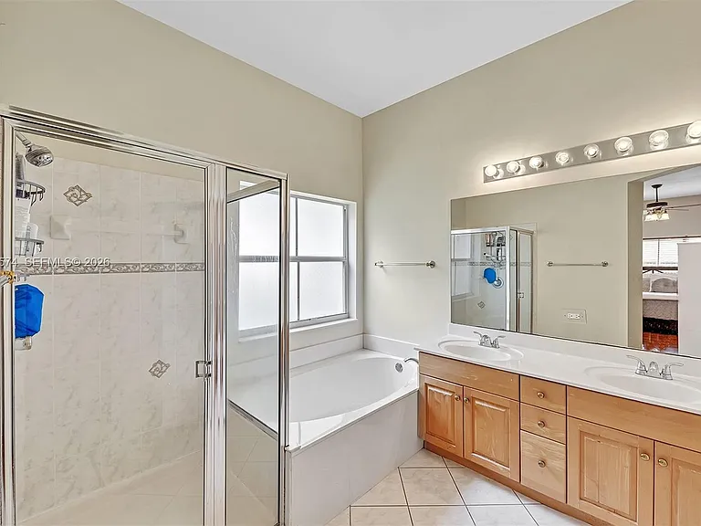 3711 Falcon Ridge Cir — Photo 36