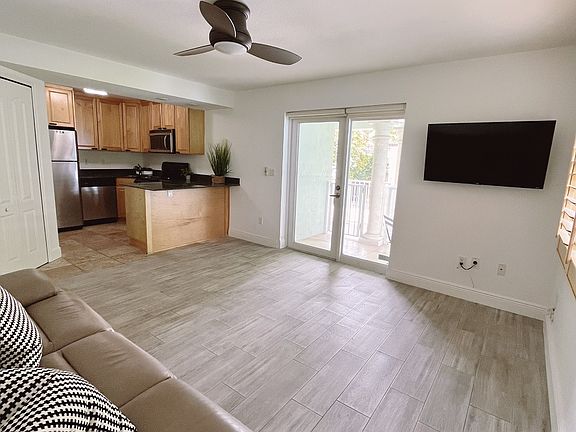 5th image of 2752 W Trade Ave #D