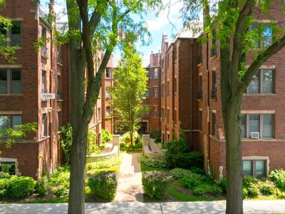6751 N Artesian Ave APT 1C, Chicago, IL, 60645