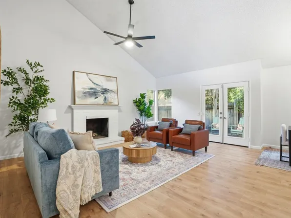 8 Coyle Creek Cir, Fair Oaks, CA 95628