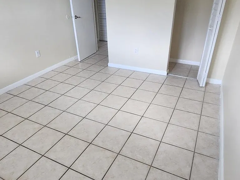 8852 SW 95th Ave — Photo 21