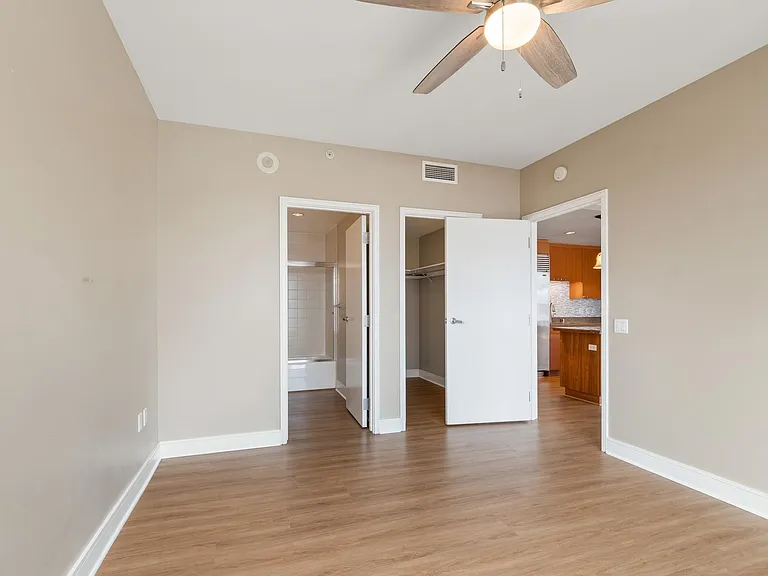 En-suite second bedroom with walk in closet