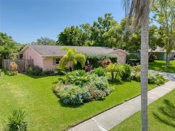 1725 Hitching Post Ln, Dunedin, FL 34698