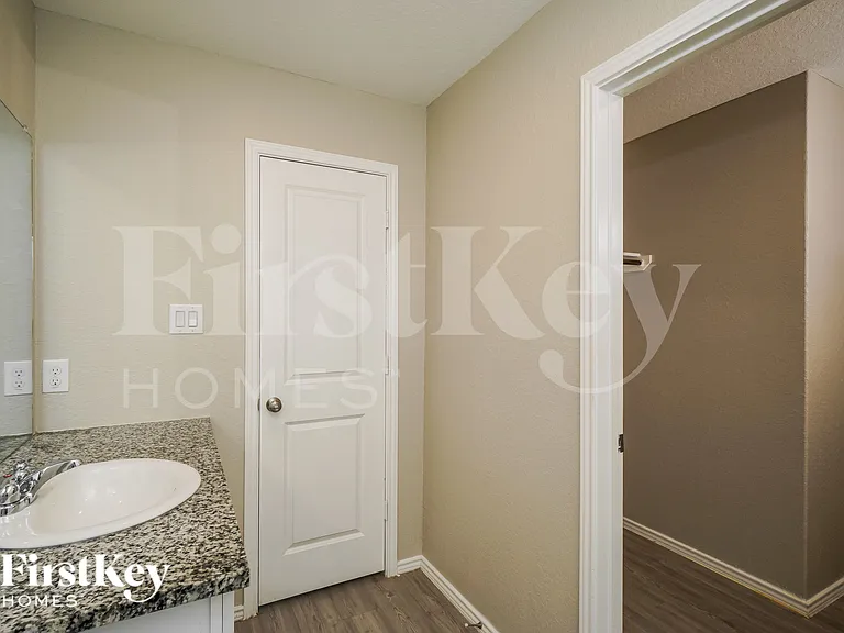 2402 Double Oak Dr — Photo 15