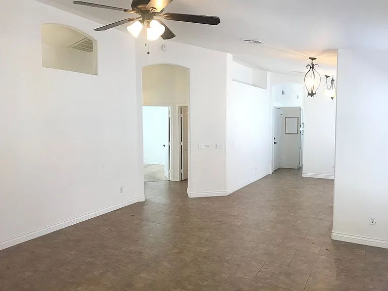 2036 E Windsong Dr — Photo 4