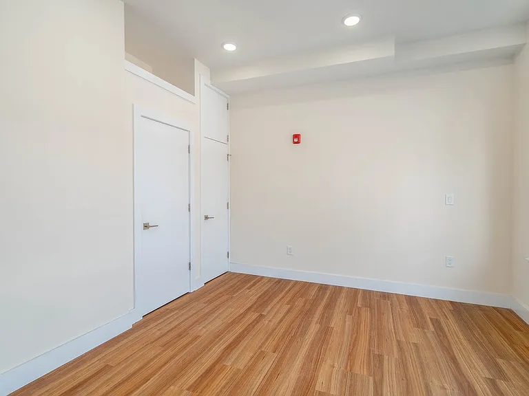 300 Market St #402 — Photo 9