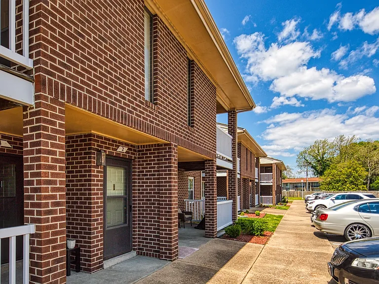 Cunnigham Apartments — Photo 1