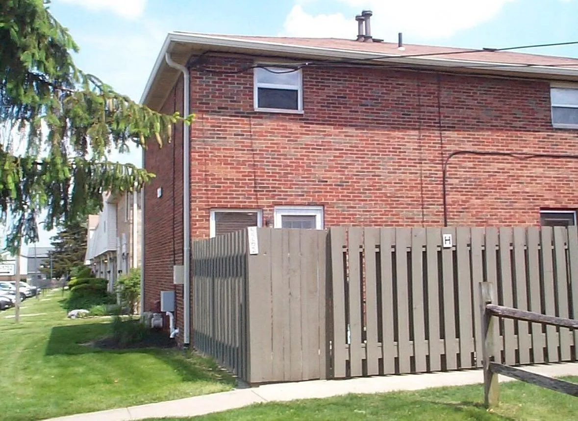 2 bed, 810 sqft, $1,300 — Photo 3