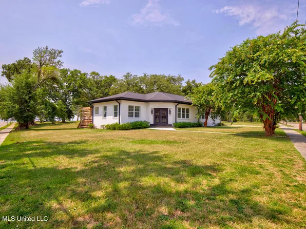 1143 2nd St, Gulfport, MS 39501