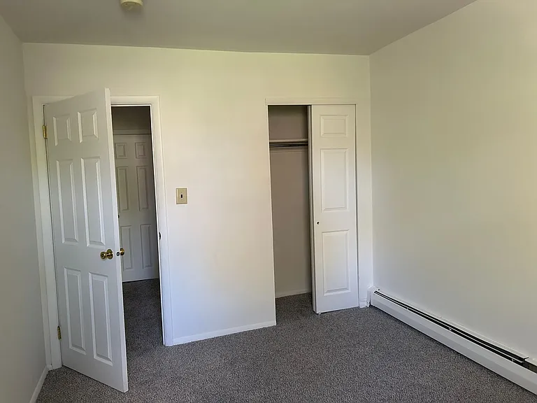 Parkside Manor Apartments — Photo 24