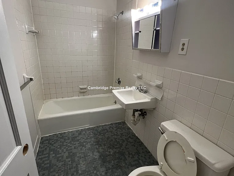 790 Main St #10 — Photo 18