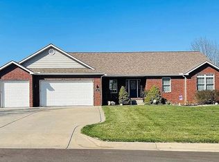 606 Quail Nest Rd, Winfield, KS 67156