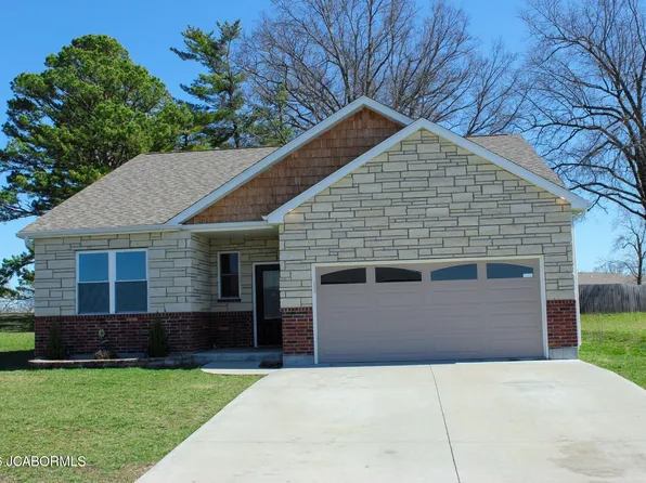 100 Stonegate Ave, Linn, MO 65051