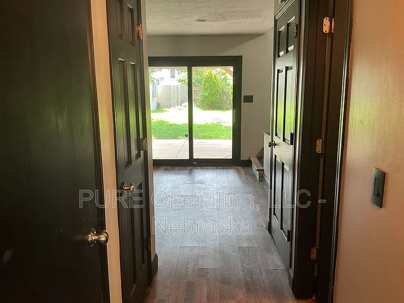 3 bed, 1.5 bath, 1947 sqft, $2,295 — Photo 2