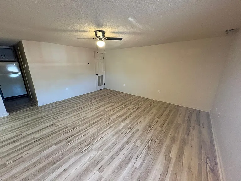 108 N Market St #9 — Photo 5